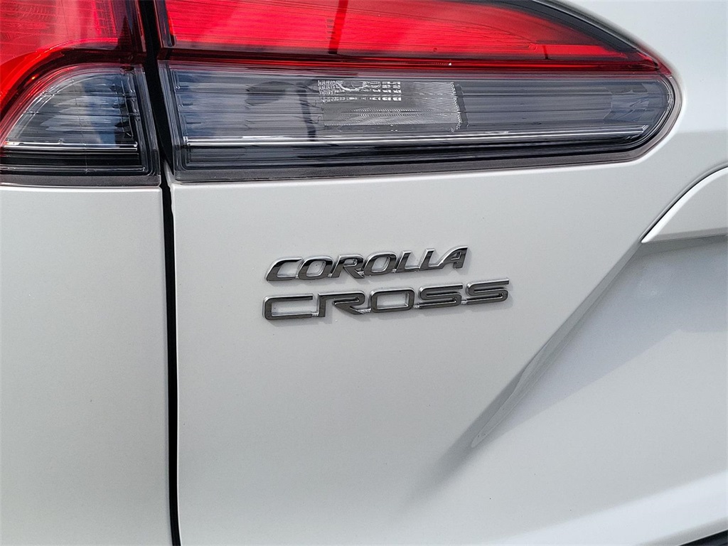 2024 Toyota Corolla Cross XLE photo 22