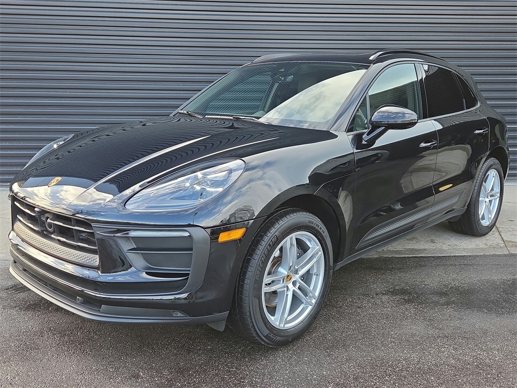 2025 Porsche Macan Base
