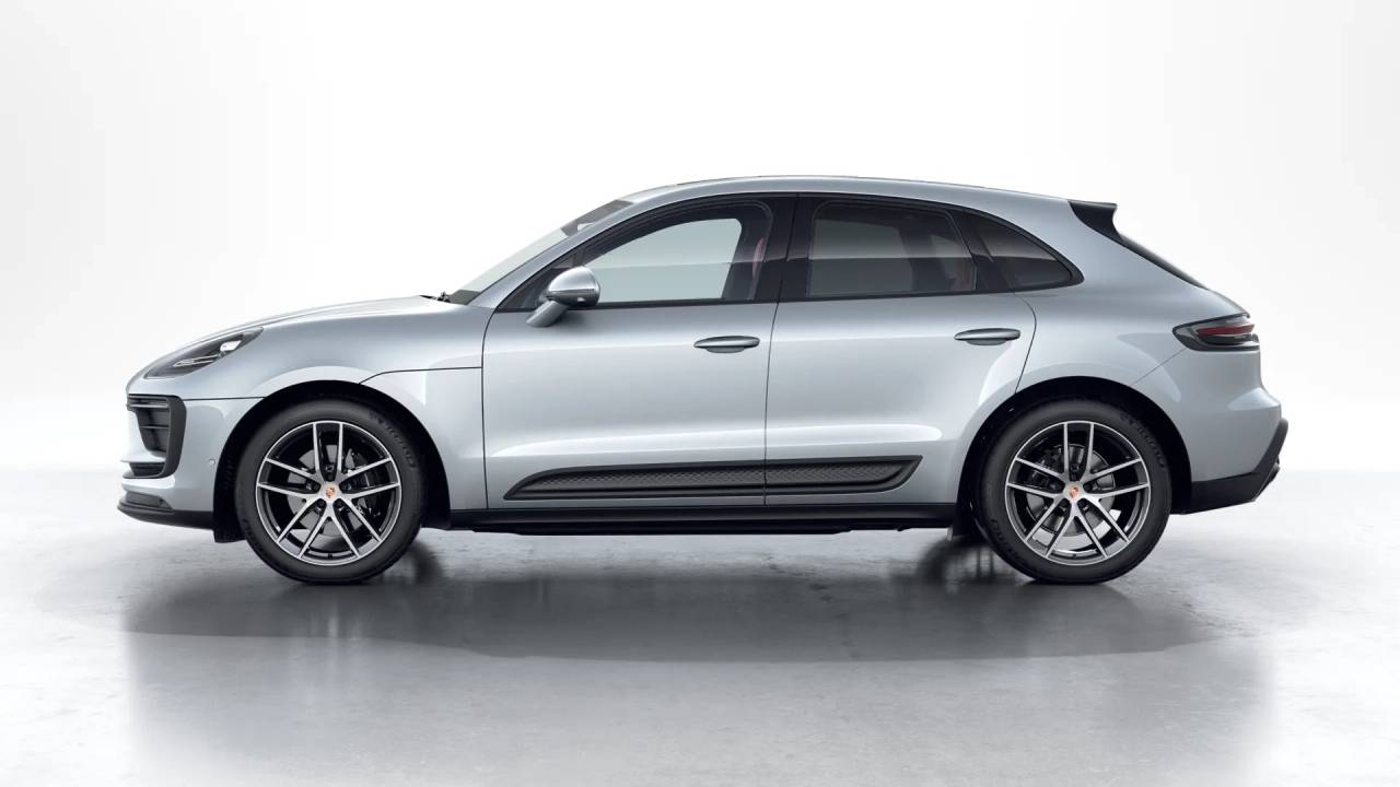 2026 Porsche Macan T photo 2