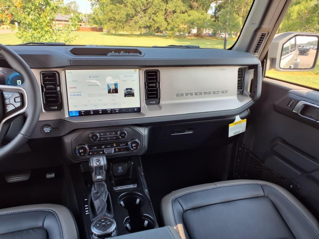 2025 Ford Bronco Outer Banks photo 25