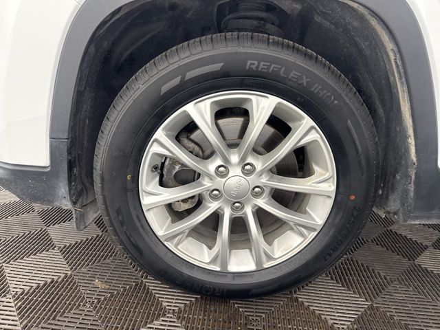 2019 Jeep Cherokee Latitude photo 25