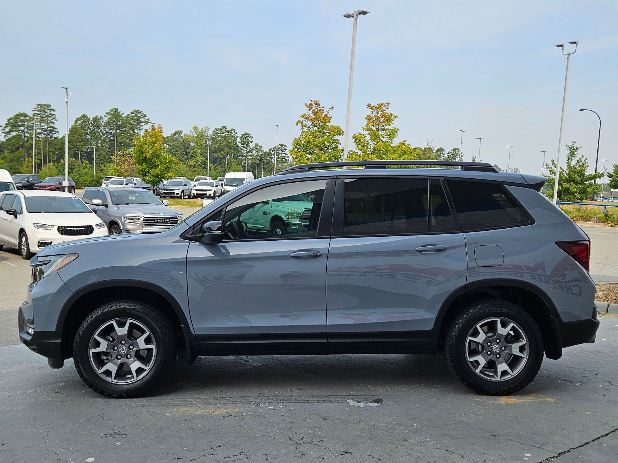 2022 Honda Passport TrailSport photo 2