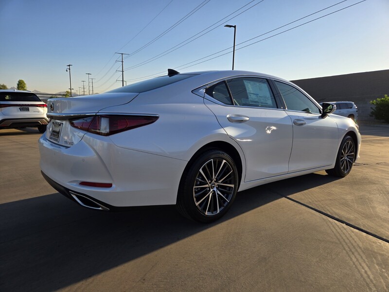 2025 Lexus ES 350 photo 3