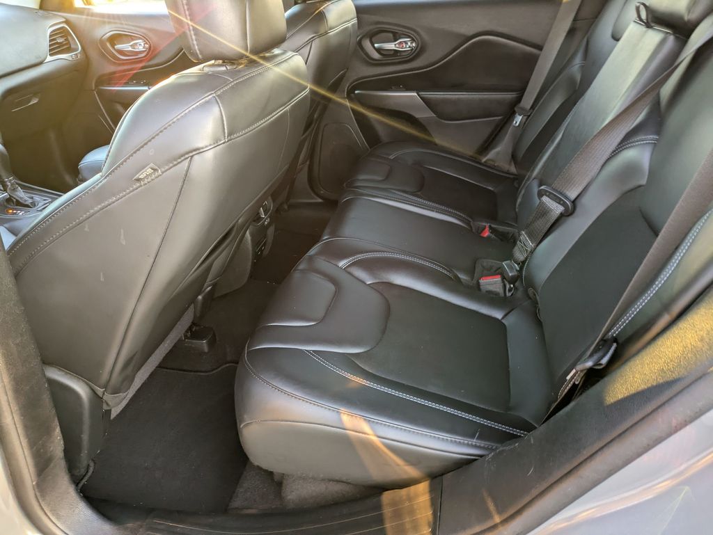 2020 Jeep Cherokee Latitude photo 21