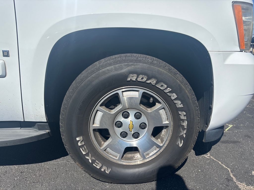 2008 Chevrolet Tahoe LT photo 2