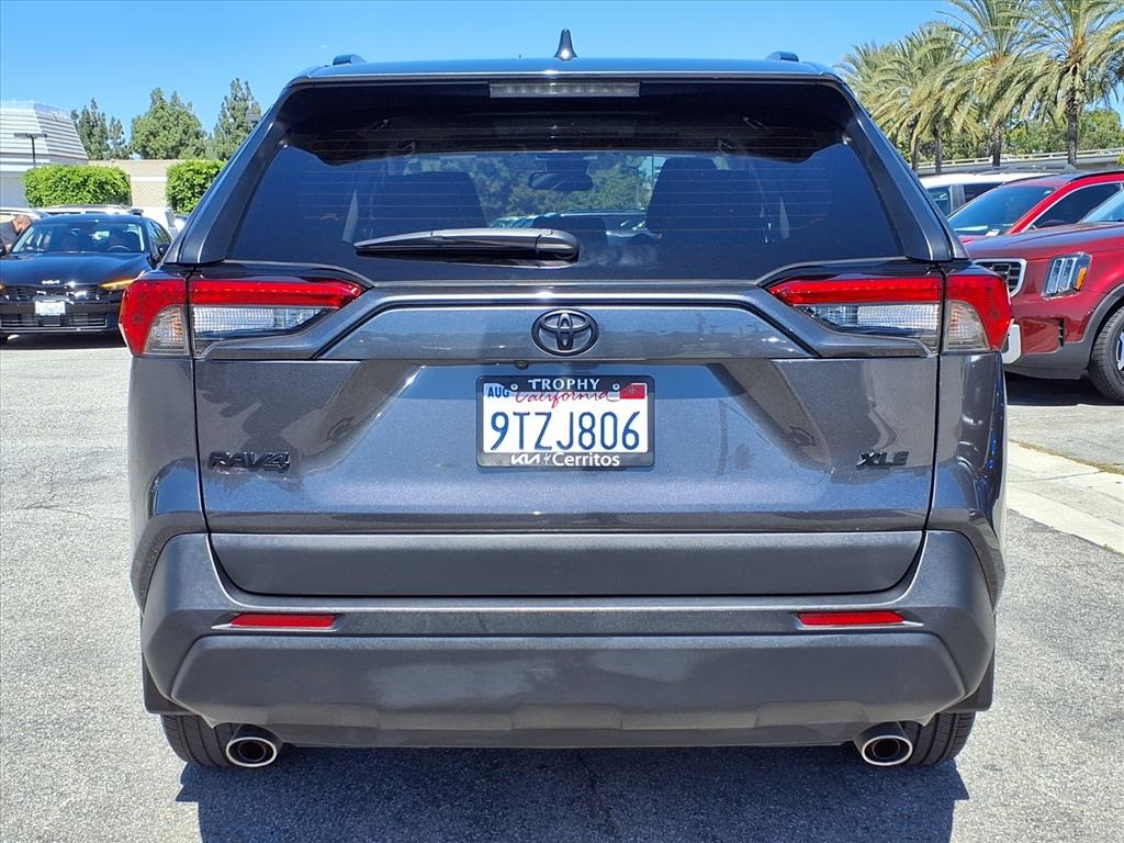 2023 Toyota RAV4 XLE Premium photo 4