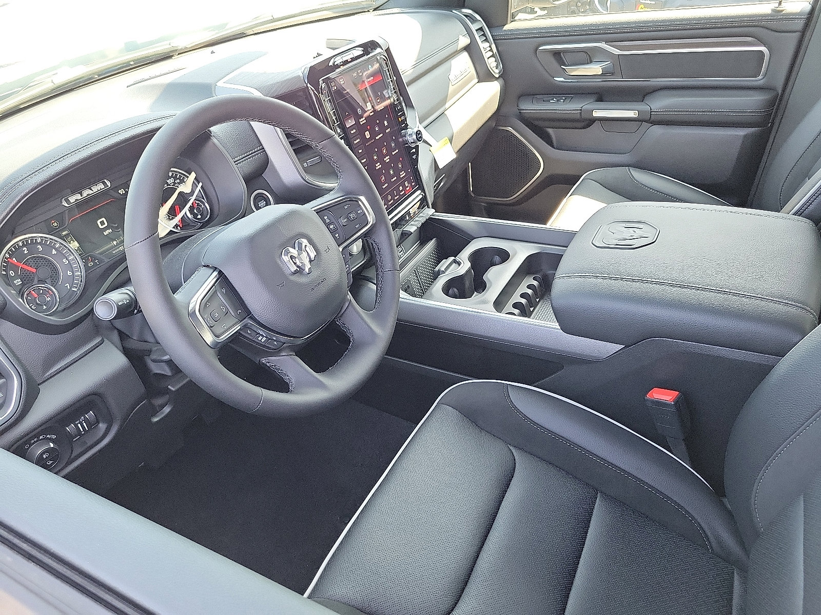 2025 Ram 1500 Laramie photo 3