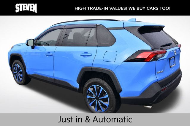 2020 Toyota RAV4 LE photo 2