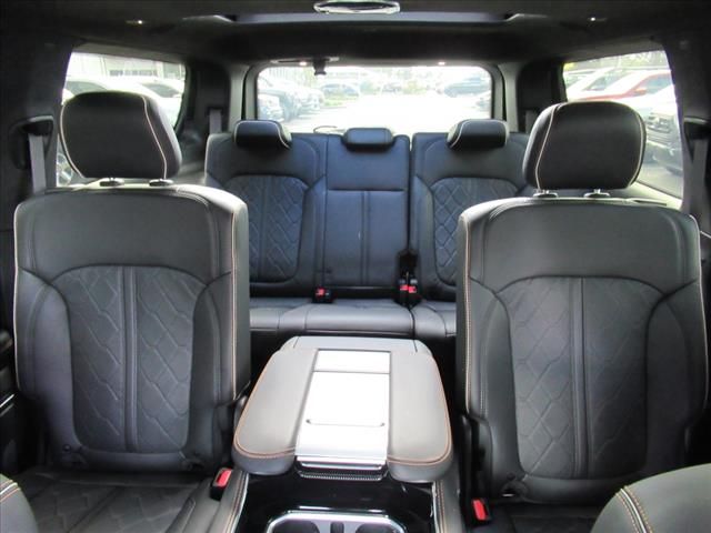 2023 Jeep Grand Wagoneer III photo 23
