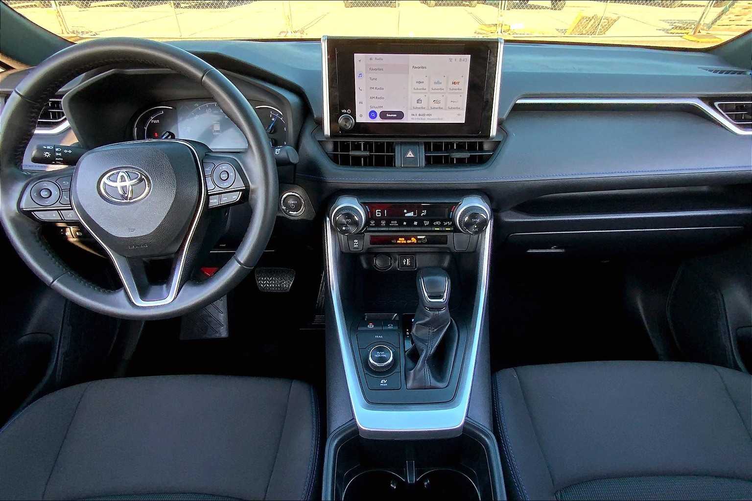 2024 Toyota RAV4 Hybrid SE photo 14