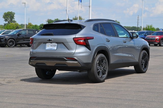 2025 Chevrolet Trax ACTIV photo 2