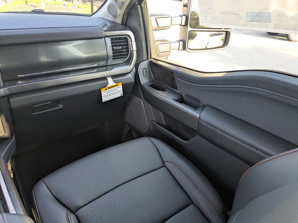 2025 Ford F-250 Lariat photo 18
