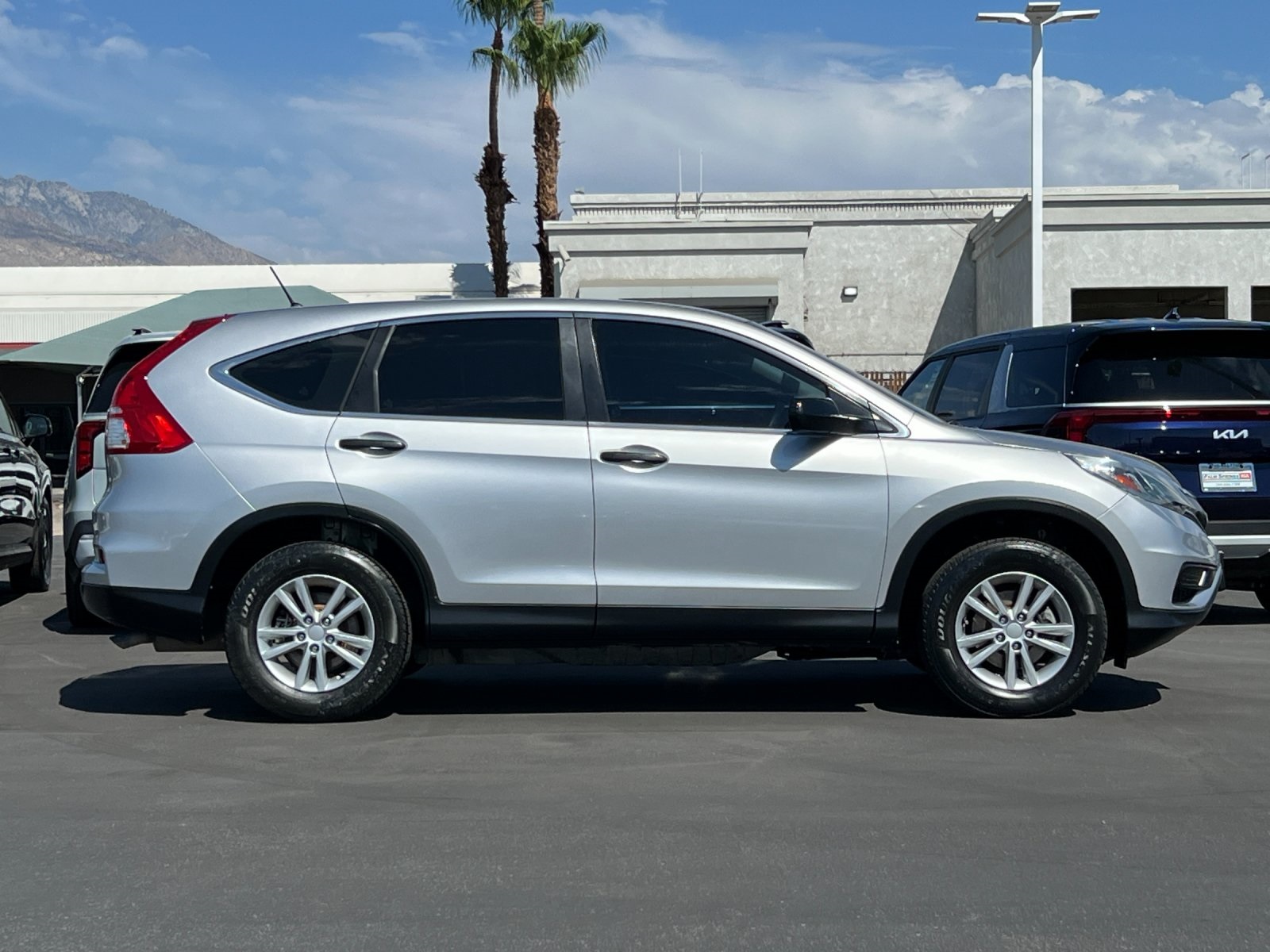 2016 Honda CR-V LX photo 2