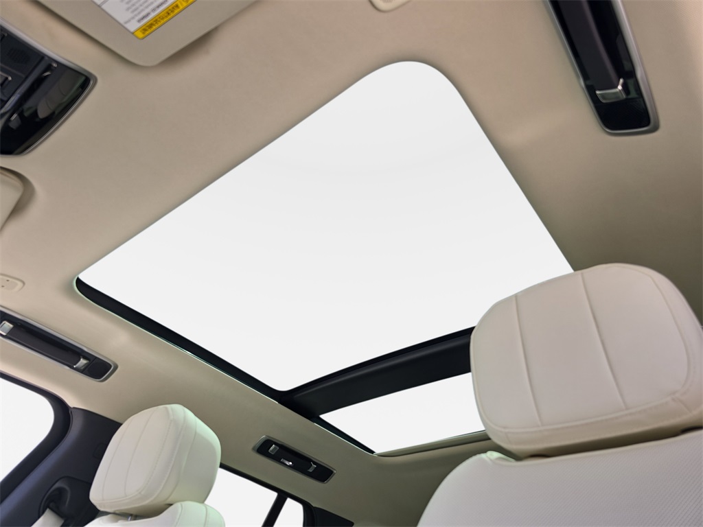 2025 Land Rover Range Rover SE photo 28