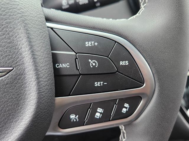 2025 Chrysler Pacifica photo 18