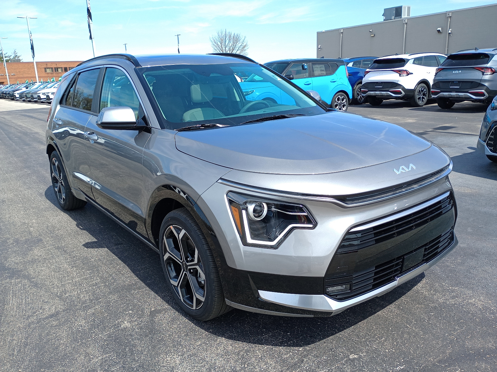 2025 Kia Niro EX Touring's photo