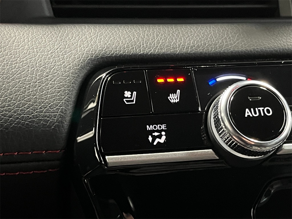 2025 Honda Pilot Black Edition photo 18