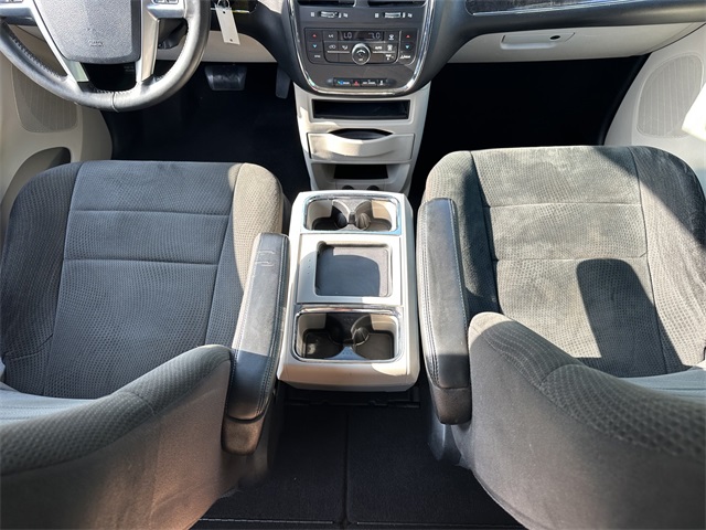 2012 Chrysler Town & Country Touring photo 18