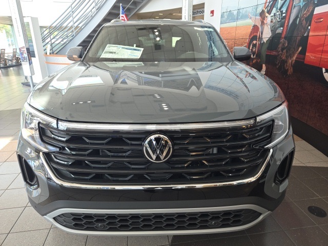2025 Volkswagen Atlas Cross Sport SE Technology photo 3