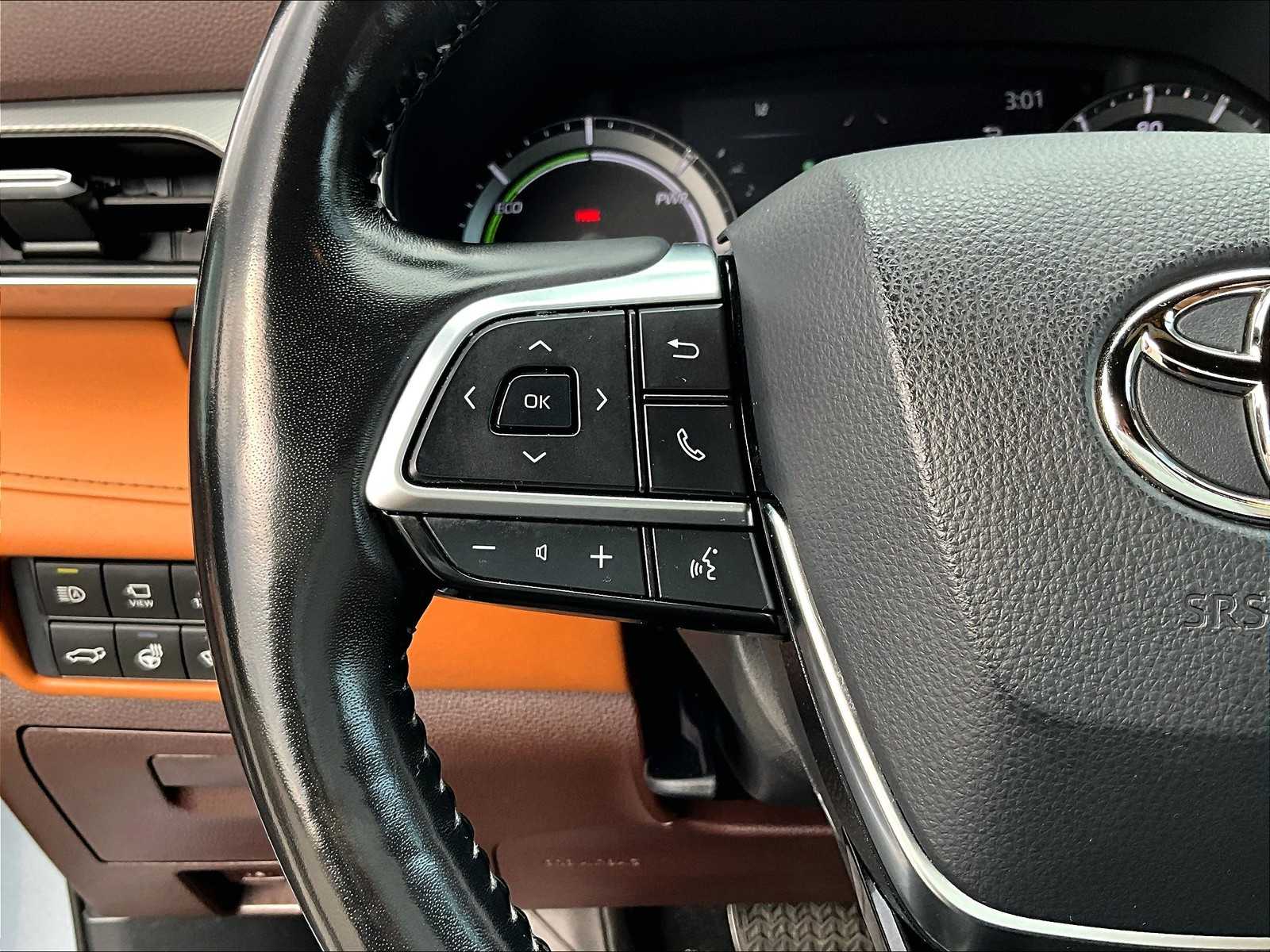 2021 Toyota Highlander Hybrid Platinum photo 24