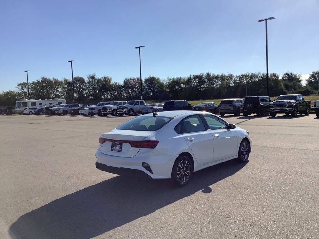 2024 Kia Forte LXS photo 7