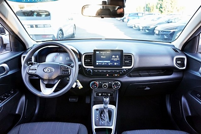 Used 2023 Silver Hyundai SE image 16