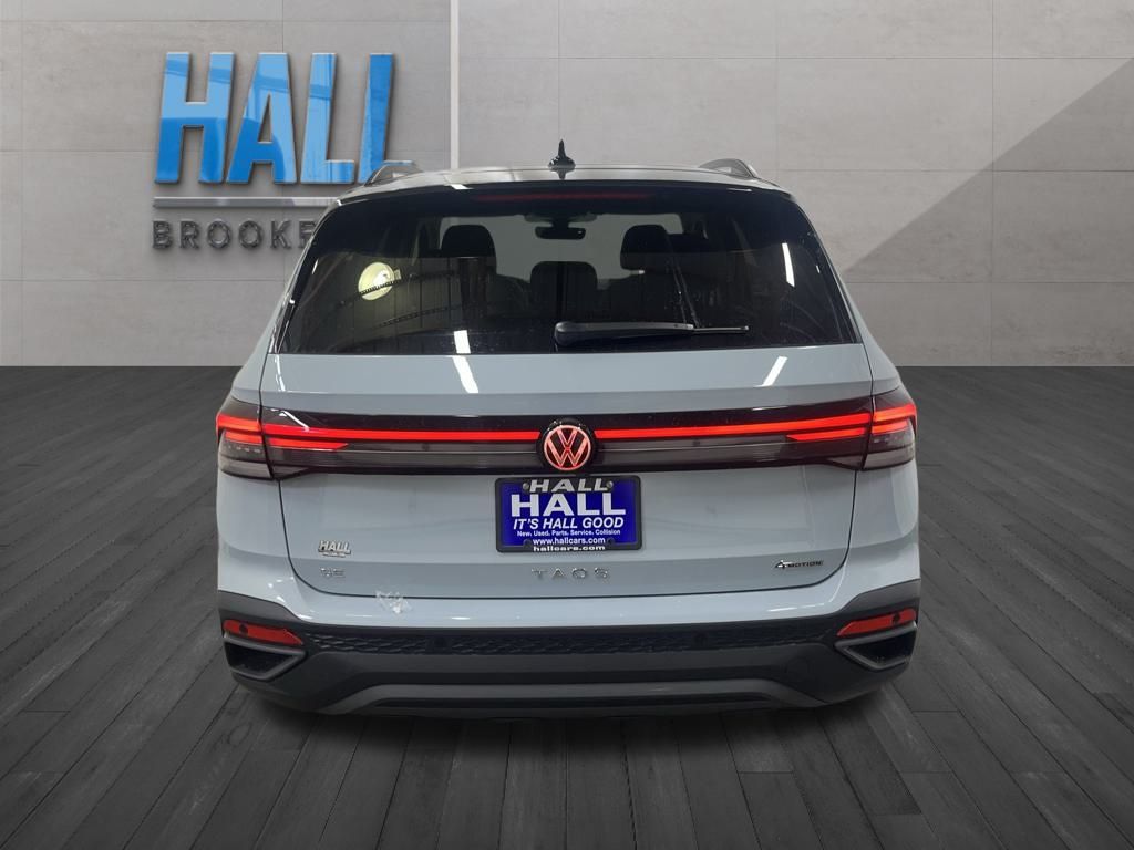2025 Volkswagen Taos SE photo 4