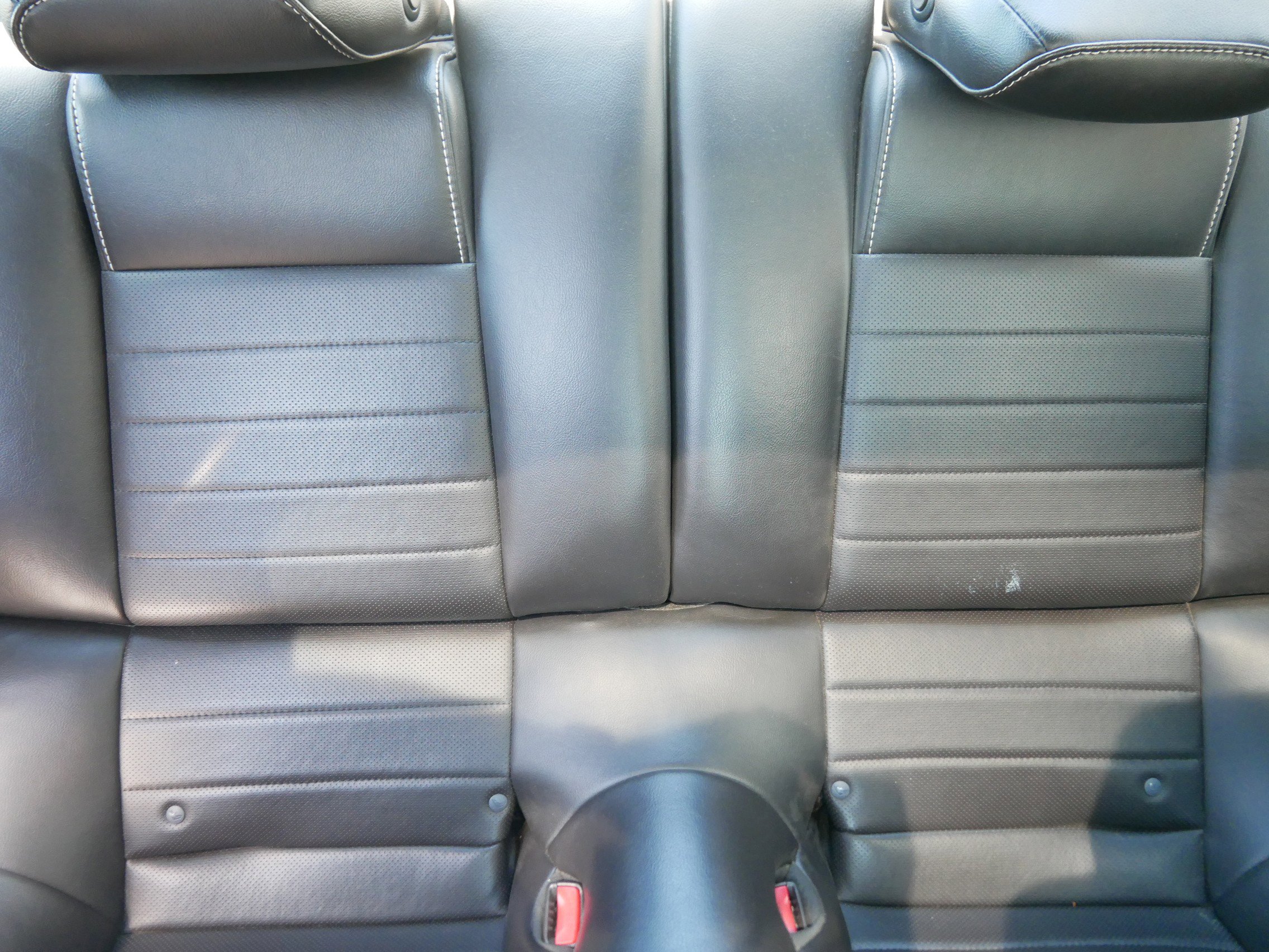 2014 Ford Mustang V6 Premium photo 12
