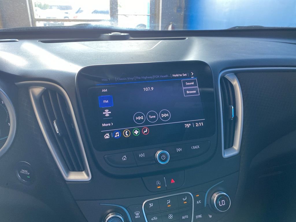 2024 Chevrolet Malibu 1LT photo 2
