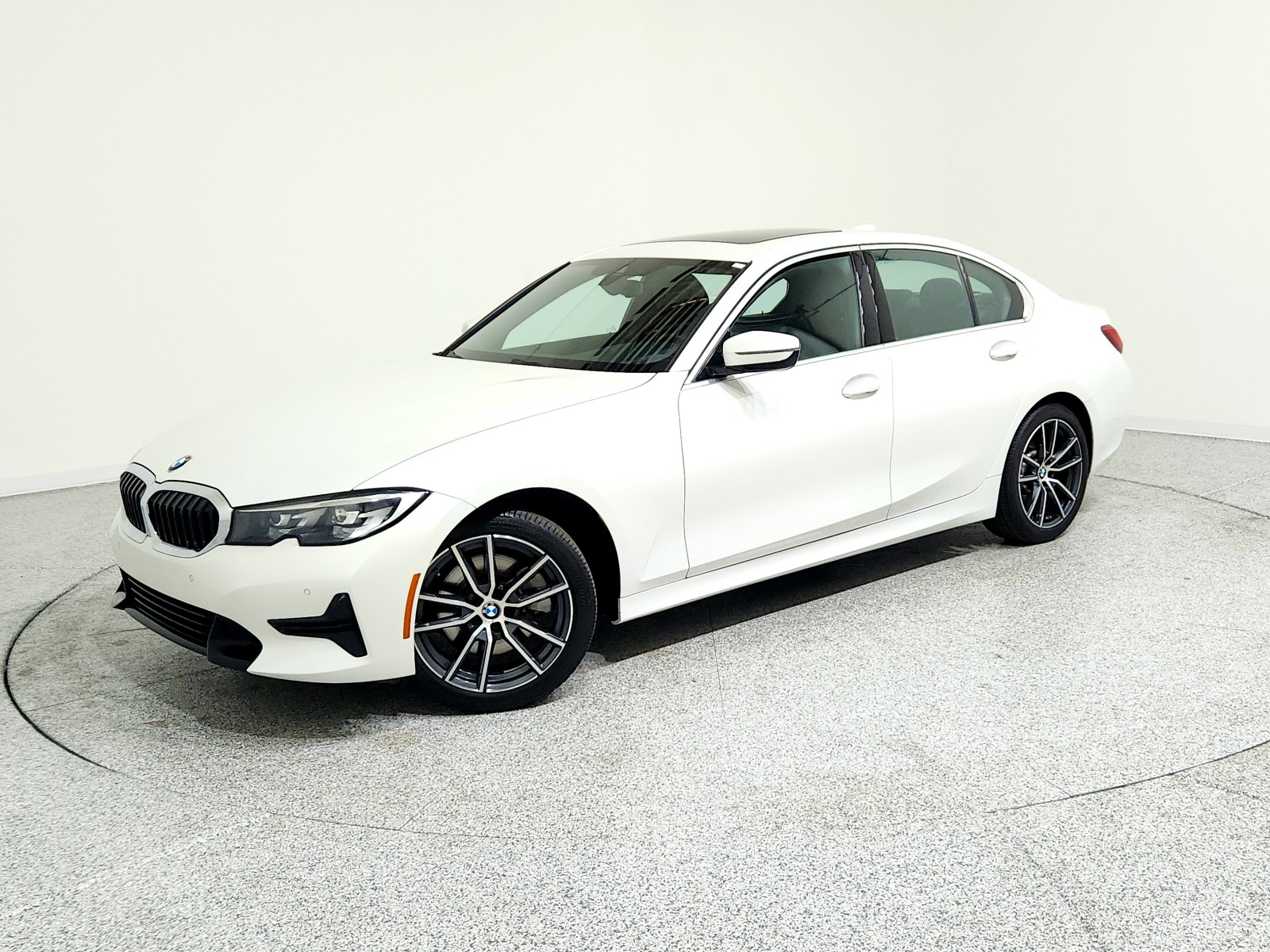 2020 BMW 3 Series 330i's photo