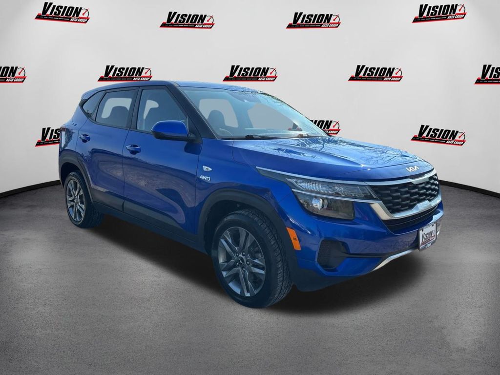2022 Kia Seltos LX photo 3
