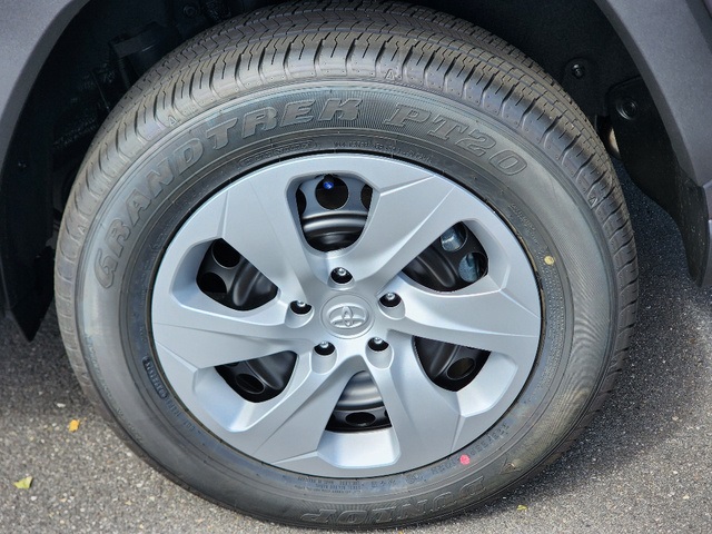 2025 Toyota RAV4 LE photo 7