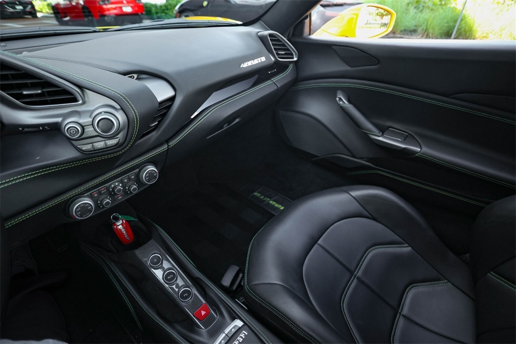 2016 Ferrari 488 GTB photo 26