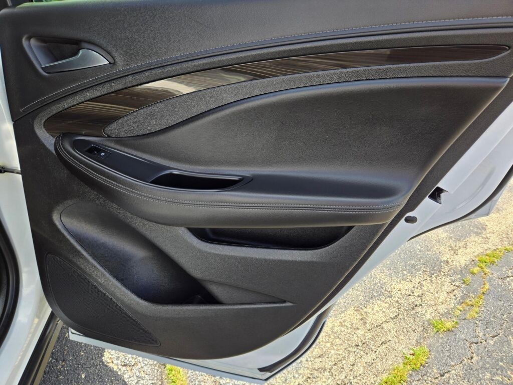 2019 Buick Envision Essence photo 7