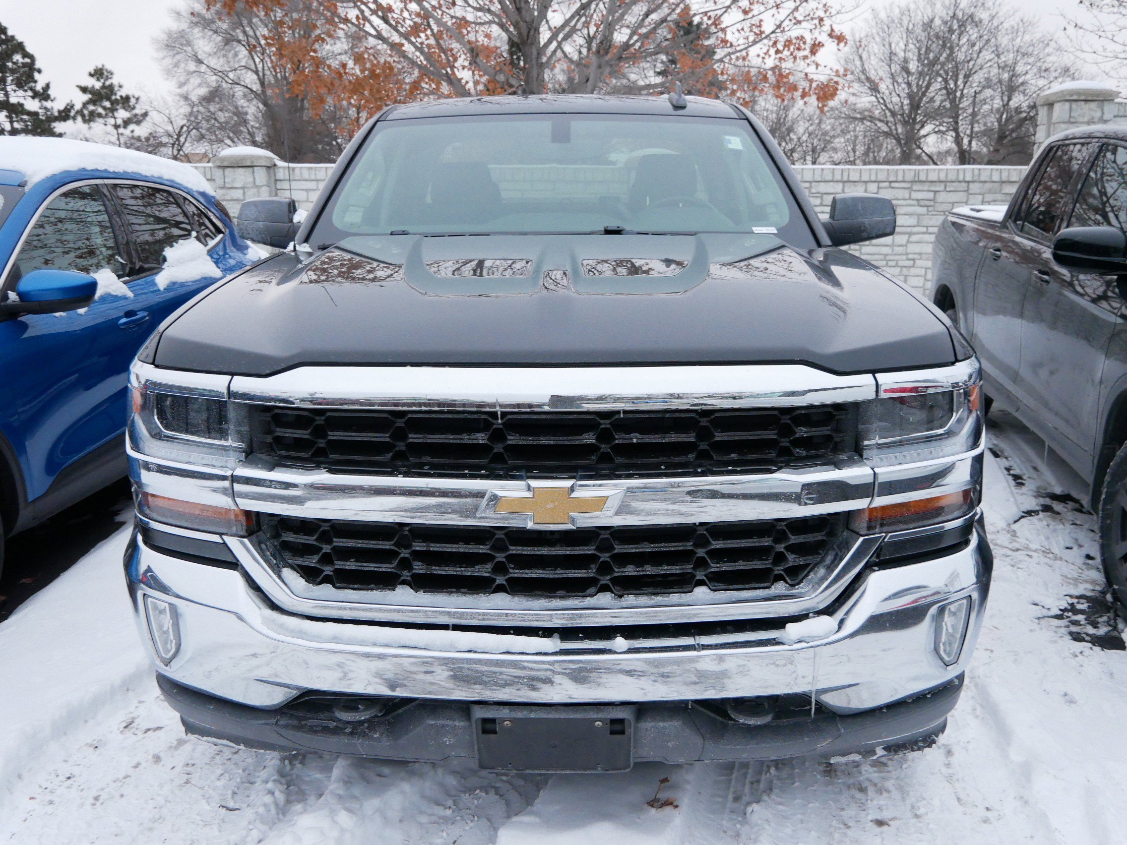 Used 2018 Chevrolet Silverado 1500 LT with VIN 2GCVKREC5J1105209 for sale in Brooklyn Center, Minnesota