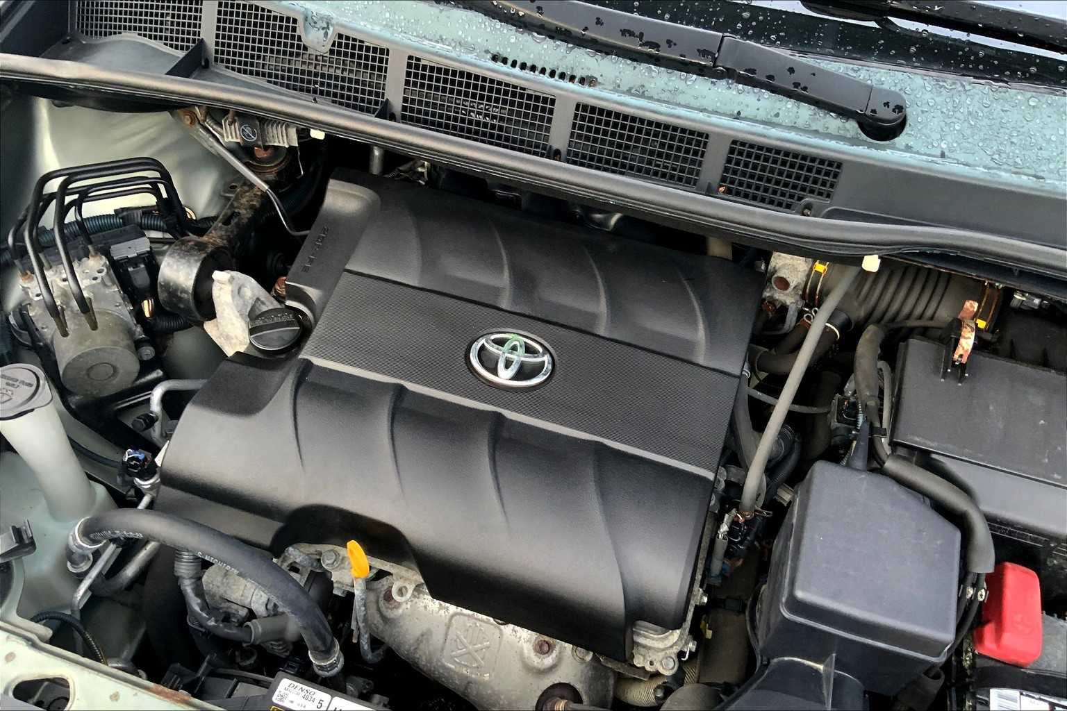 2011 Toyota Sienna LE photo 29