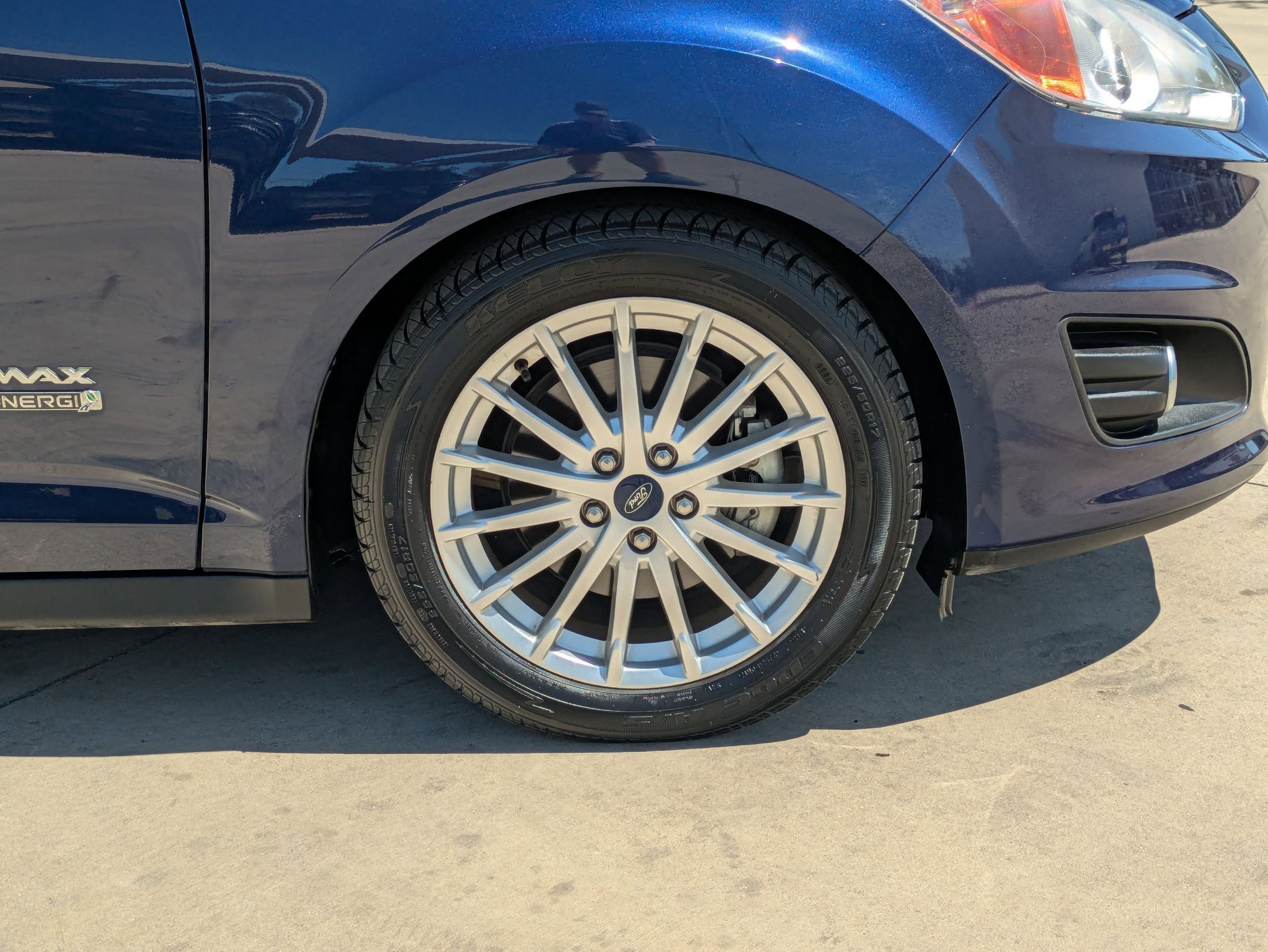 2016 Ford C-Max Energi SEL photo 30
