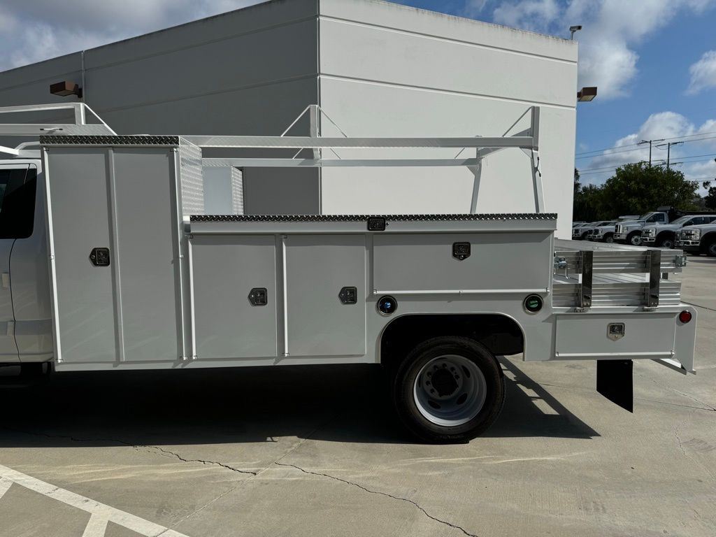 2024 Ford F-550 photo 11