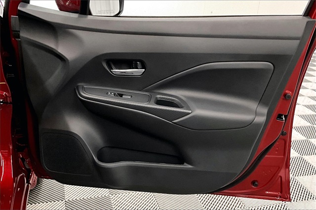 2025 Nissan Versa 1.6 SV photo 31