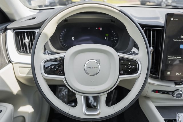 2026 Volvo XC60 Hybrid T8 photo 25