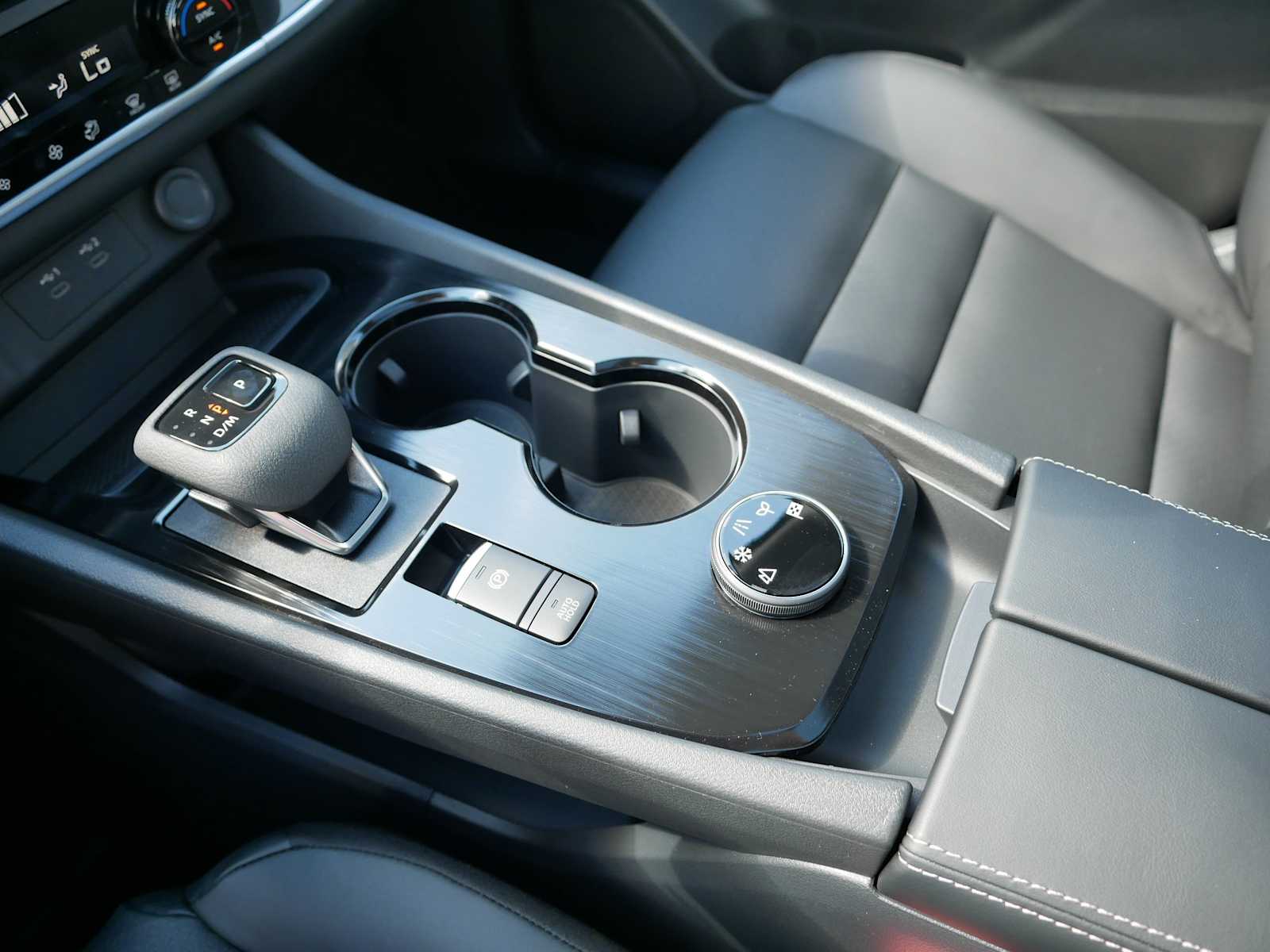 2026 Nissan Rogue SV photo 7
