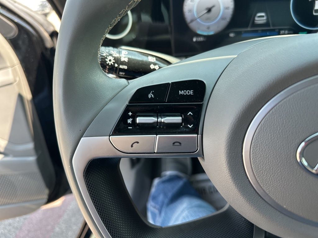 2023 Hyundai Elantra SEL photo 16