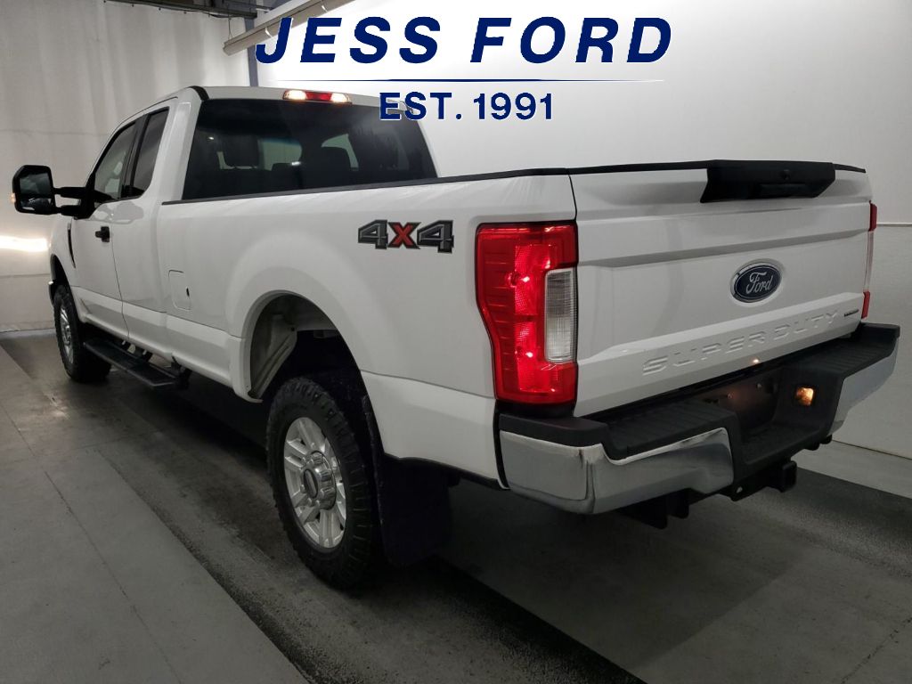 2019 Ford F-350 XLT photo 2