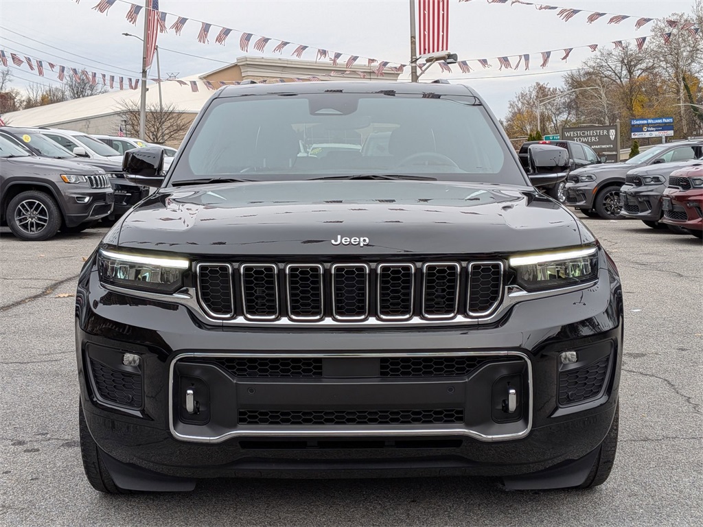 2023 Jeep Grand Cherokee Overland photo 2