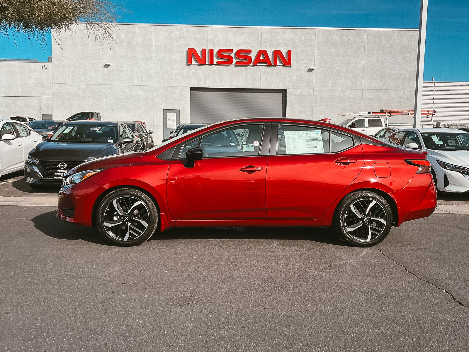 2025 Nissan Versa 1.6 SR photo 4