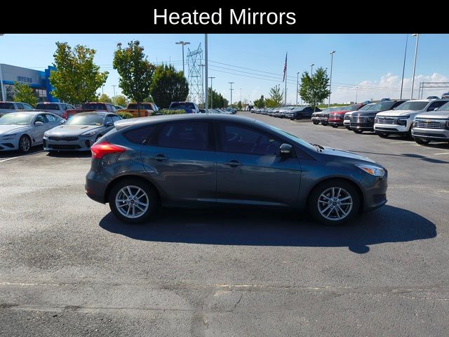 2018 Ford Focus SE photo 2