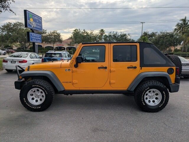 2012 Jeep Wrangler Unlimited Rubicon photo 3