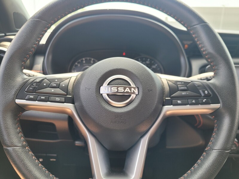 2023 Nissan Kicks SR photo 18