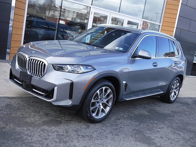 2025 BMW X5 50e's photo