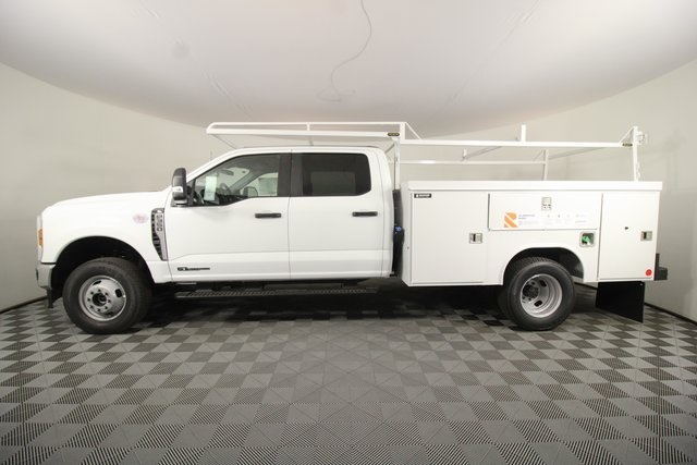 2025 Ford F-350 photo 2